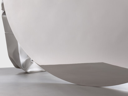 Carol Bove, Hardware Romance, 2021 (detail)
Stainless steel. 83 1/2 x 72 x 72 inches (212.1 x 182.9 x 182.9 cm) © Carol Bove. Photo by Maris Hutchinson. Courtesy of the artist and Gagosian