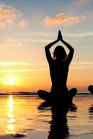 Orientarsi nel vasto mondo dello yoga può sembrare difficile