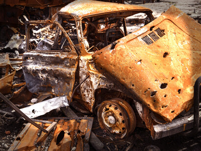 Restes de bataille où le conflit a laissé sa marque indélébile