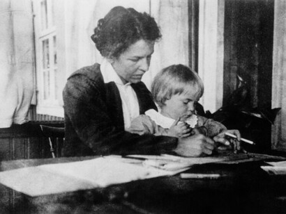 Tove Jansson with her mother, Signe Hammarsten Jansson, ca. 1917. Courtesy of HAM © Tove Jansson Estate