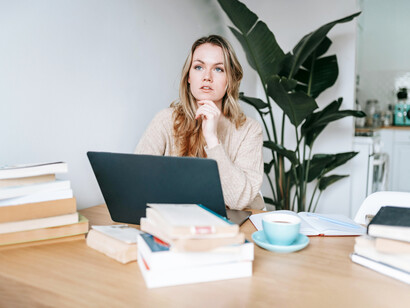 Pequeñas decisiones sostenidas —definir horarios, silenciar estímulos innecesarios, separar espacios— tienen más impacto que los cambios drásticos