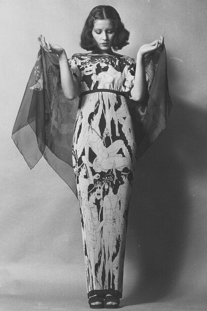 Uno de los diseños de Yves Saint Laurent en la década de los 70