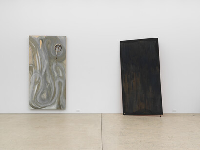 Moira Dryer, Perpetual painting, exhibition view. Courtesy of Magenta Plains