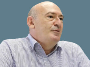 A falta de estabilidade e de visão clara nas contratações é outro ponto em comum entre os desafios enfrentados por Santos e Corinthians. Andrés Rueda, Foto de Ricardo Nogueira para Folhapress