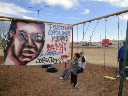 Ciudad Juárez. Niños jugando en un recinto público