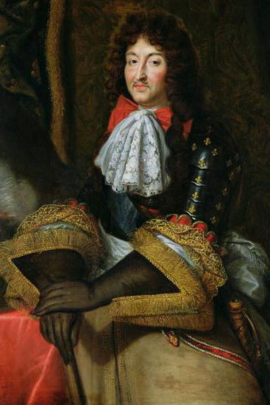 Louis XIV centralizava todo o poder, e acreditava que este direito lhe era dado por Deus, dando, assim, a origem de um regime absolutista
