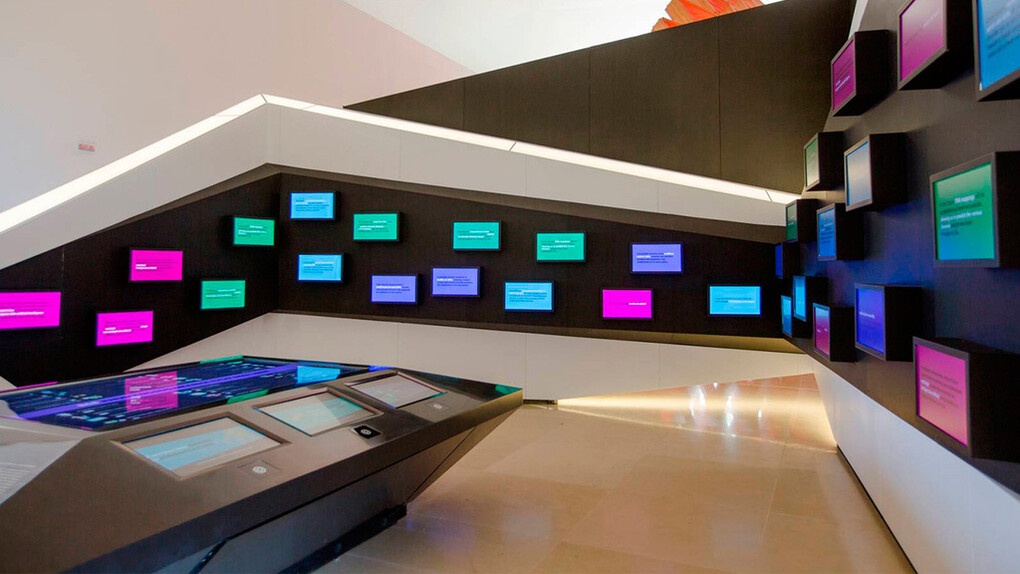 Do cosmos a nós, vista da exposição. Cortesia do Museu do Amanhã