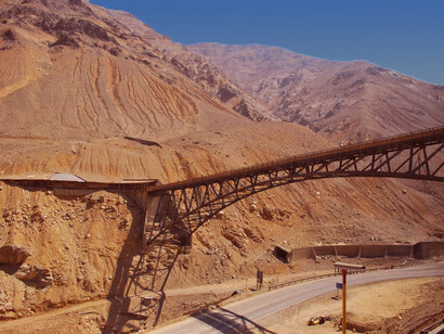 Vista a parte de la mina Sewell, cordillera de los Andes, Chile