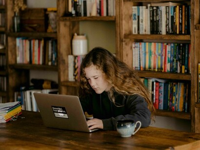Entenda como as famílias podem promover um ambiente positivo de aprendizado e incentivar seus filhos a se dedicarem aos estudos