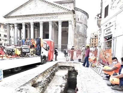 Hallazgos frente al Panteón