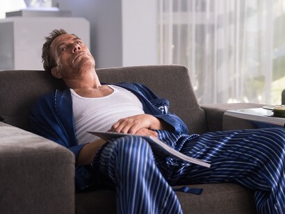 Jean-Claude Van Damme relajado en su sillón