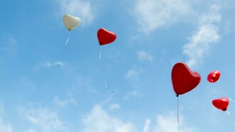 Se è vero che bisogna saper stare bene da soli, è pur vero che quando incontri l’amore, anche se puoi camminare da solo, vuoi che chi incarna l’amore cammini con te