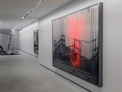 Filipe Marques, "Feel it, no fear. The flesh is yields and is num", vista da exposição na Galeria Fernando Santos, 2017. Fotografia de Rui Apolinário e Ana Maria Pinto