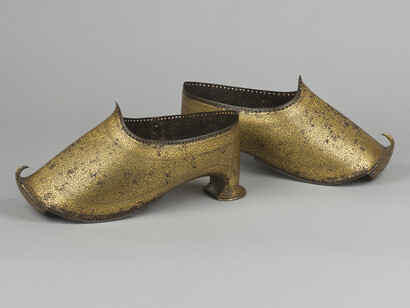Armored Shoes, Golconda, second quarter of 17th century, Gilt steel (koftgari), L. each 10 in. (25.5 cm), Private collection, London, Photograph by Alan Tabor