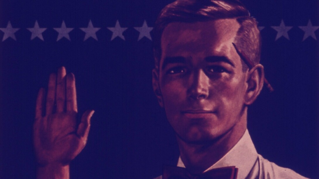 Propaganda estadounidense de la década de los 40, con el eslógan "Mi juramento: no cobrar por encima de los precios máximos legales"