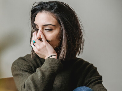 O luto visto no olhar e corpo que se perde em memórias 