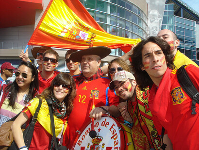 Turismo deportivo. La afición española comandada por Manolo el del Bombo
