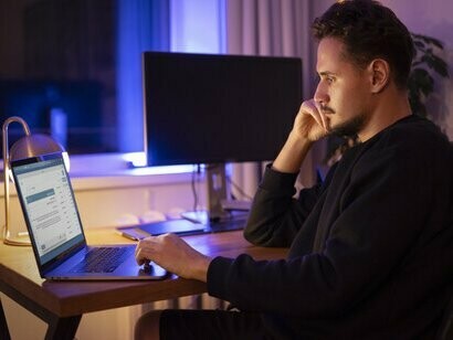 Seul mais jamais vraiment libre dans l’ère du travail connecté