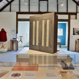A good many hands, exhibition view. Courtesy of DeCordova Sculpture Park and Museum