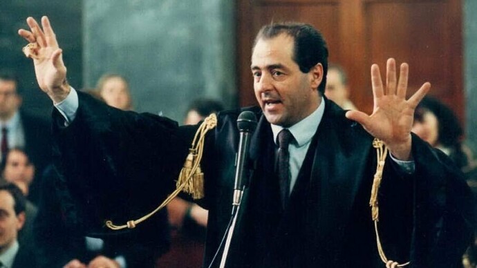 Antonio Di Pietro nel 1993-1994, come pubblico ministero del processo Enimont-Cusani, nell'ambito di Mani Pulite e Tangentopoli. Il pool di Milano e il processo di Tangentopoli: un bilancio storico necessario