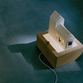 Gabriel Rossell-Santillán, "There is a crack in everything", from the series "La muerte en este jardin", 2011. Courtesy of Blau Projects