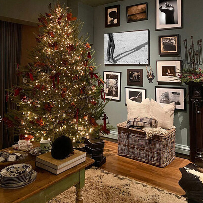 Exhibition view, A Very Hunstman Holiday, 2023. Courtesy of Robin Rice Gallery