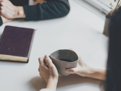 Caffè tra amiche: se il feedback non viene dato nel modo giusto può essere percepito come una critica dalla persona che lo riceve
