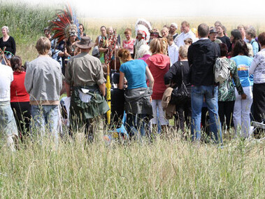Las enseñanzas chamánicas son un evento hermoso y único donde 9 chamanes de todo el mundo vienen a enseñar. Las tradiciones representadas son: maorí, azteca, afrocubana, siberiana, norteamericana y judía, Holanda