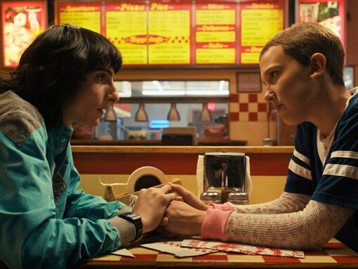 El impacto comercial de la serie demuestra que su alcance va más allá de la pantalla, instalándose en productos, campañas y conversaciones que moldean el consumo contemporáneo