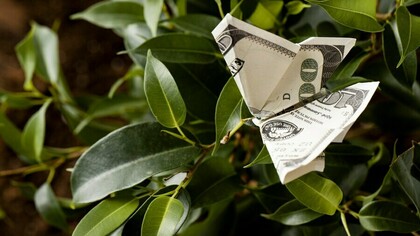 Los ahorros de los cotizantes son en Chile, US$ 220 mil millones, cifra equivalente a más del 83% del Producto Interno Bruto Nacional (2018) y vuelan hacia los dueños de las empresas