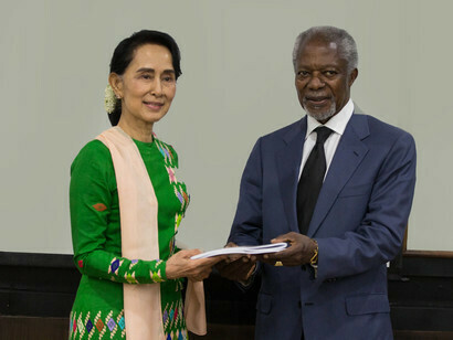 Aung San Suu Kyi con Kofi Annan