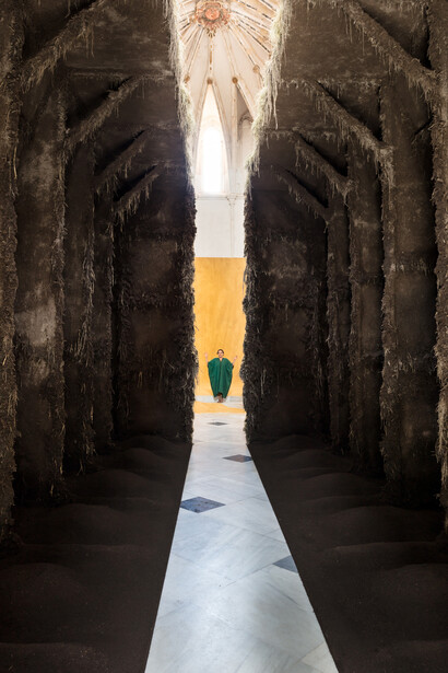 Delcy Morelos, Profundis, vista de exhibición. Cortesía del Centro Andaluz de Arte Contemporáneo. Foto por Pepe Morón