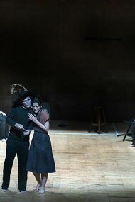 Representación de '300 millones', del grupo Triaca, durante el XXI Certamen de Teatro Universitario de la Universidad Complutense de Madrid.