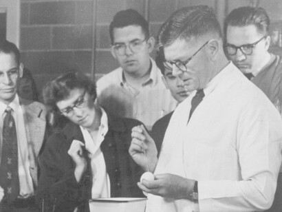 Frank Macfarlane Burnet en su laboratorio