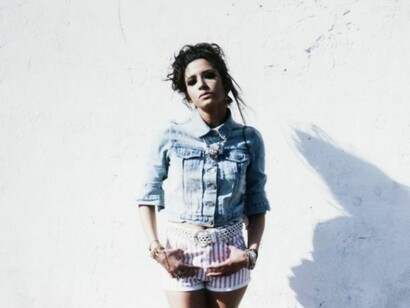 DJ Kayper, with short jeans