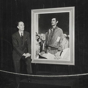 Photograph of Norman Rockwell with Freedom of Speech painting at Four Freedoms War Bond Show, 1943, photographer unknown, collection of Norman Rockwell Museum. © Norman Rockwell Family Agency. All rights reserved.