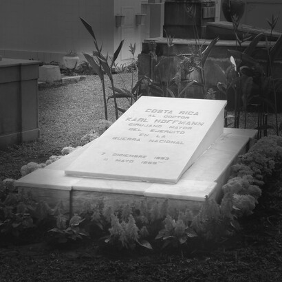 Tumba del Dr. Hoffmann y su esposa Emilia, en el Cementerio General, San José