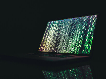 En el mundo viejo, el de la matrix que está colapsando, nos educaron para crecer, educarnos para cumplir con la meta de producir y tener, olvidándonos del ser