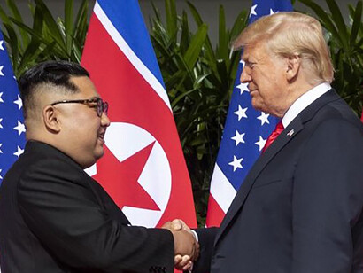 Kim and Trump shaking hands at the red carpet during the DPRK–USA Singapore Summit