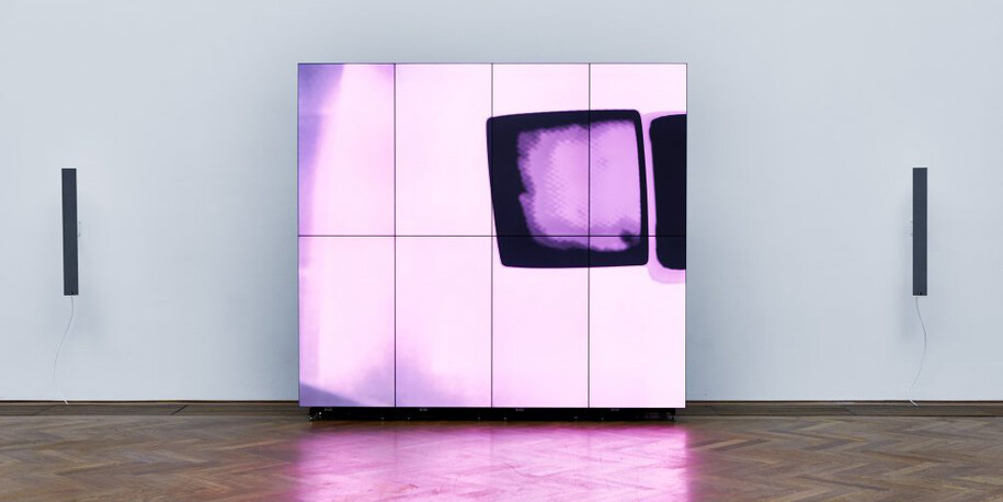 Shahryar Nashat. The Cold Horizontals, Exhibition view. Courtesy of Kunsthalle Basel 
