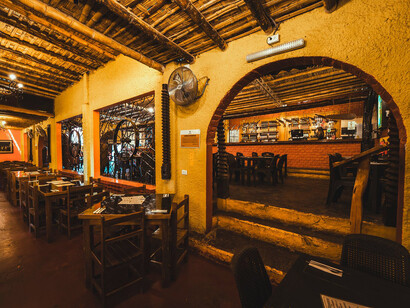 Muchas de estas bodegas combinan historia, arquitectura y gastronomía, convirtiendo la experiencia en un placer integral