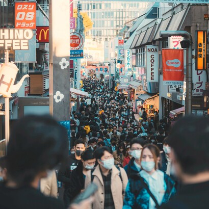 La cosiddetta “brain fog” descrive una sensazione persistente di confusione mentale e ridotta efficienza cognitiva che incide significativamente sulla quotidianità