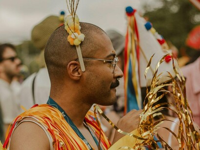 Não há no mundo algo tão intrigante quanto o complexo conceito de cultura. Possuído por verdades efêmeras, que por muitas vezes cai no esquecimento e na solidão, traçado pela dinâmica e permanência dos costumes, crenças e tradições, numa negociação de significados, no contato entre o mistério e a divindade, a cultura se expande no cotidiano das vidas das pessoas. Tudo isso, porque a cultura está presente na concepção de qualquer ser humano


