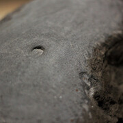 Jacopo Naccarato Pancia in pietra 2, pietra arenaria, tessuti, 2020 Ph. Giulia Ballotti 