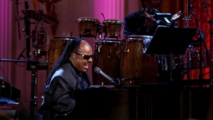 Stevie Wonder, in foto, aveva solo 11 anni quando nel 1961 firma un contratto con la Motown Records
