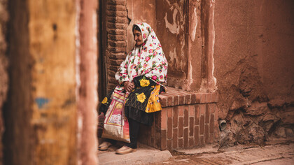 Bienvenida sea la vejez, con la sabiduría que contienen las canas y expresan las arrugas