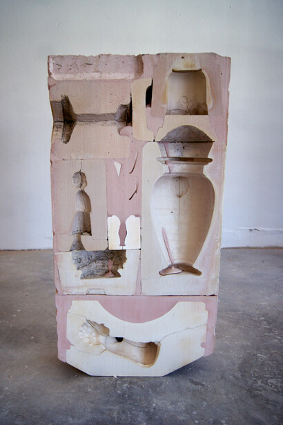 Francesco Ardini,
Manufatto Fossile, Putto (detail), 2015,
ancient plaster moulds, pink chalk,
100 x 50 x 18 cm each,
courtesy Federica Schiavo Gallery, Roma
