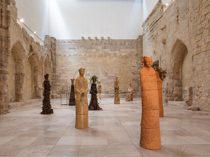 Chiara Camoni, Erguidas, yacentes, vista de exhibición. Cortesía del Museo Patio Herreriano