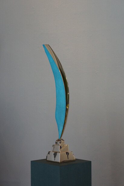 Nagatani Kyoji, La fenice, 2021, bronzo, 68x12x14 cm