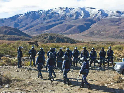 Agentes policiales desplegados en Chubut